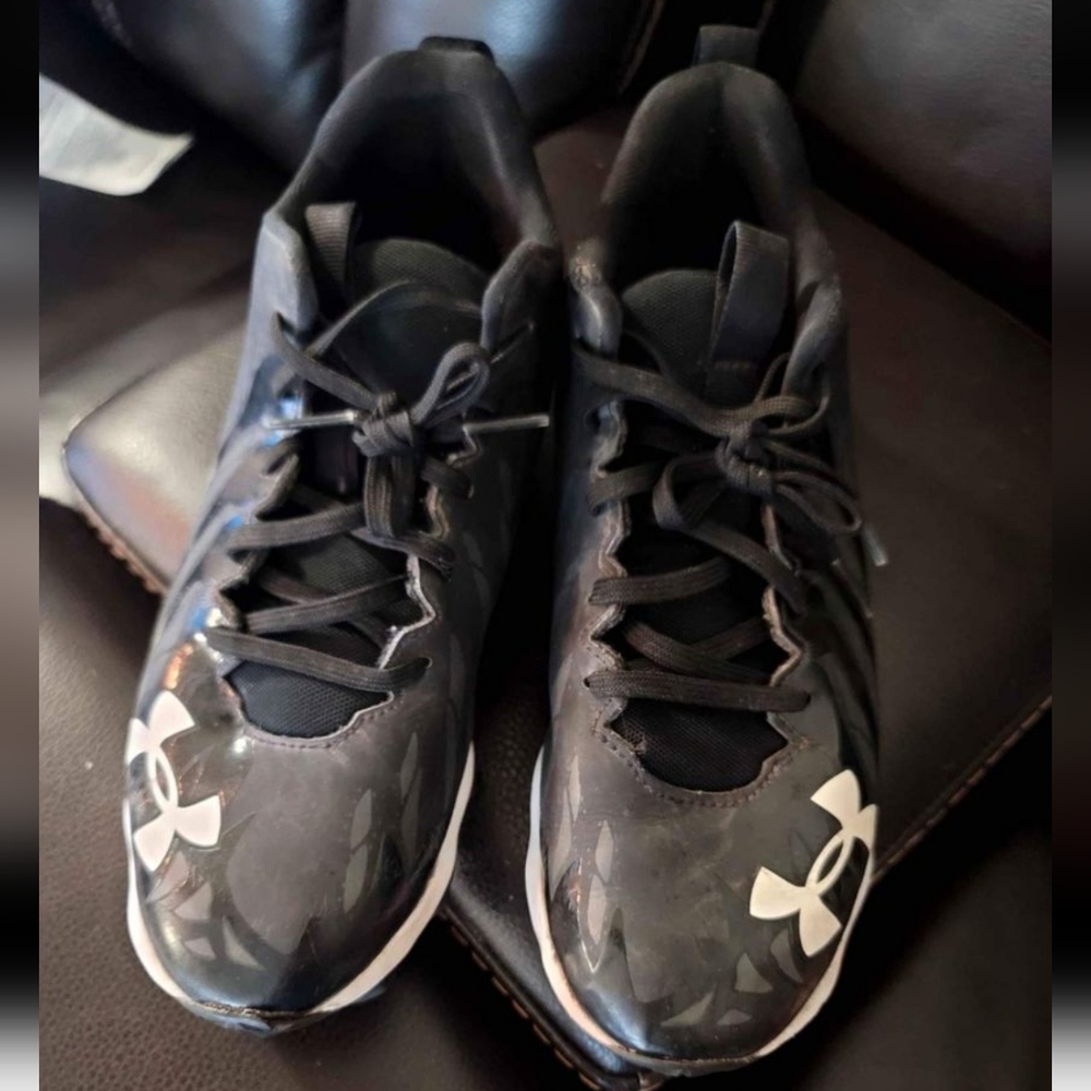 Football Cleats Boys size 5.5Y